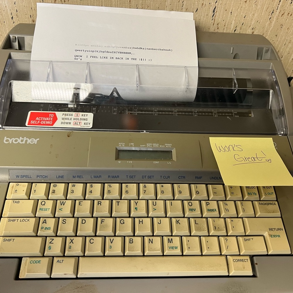 BROTHER  GX8250 ELECTRONIC TYPEWRITER